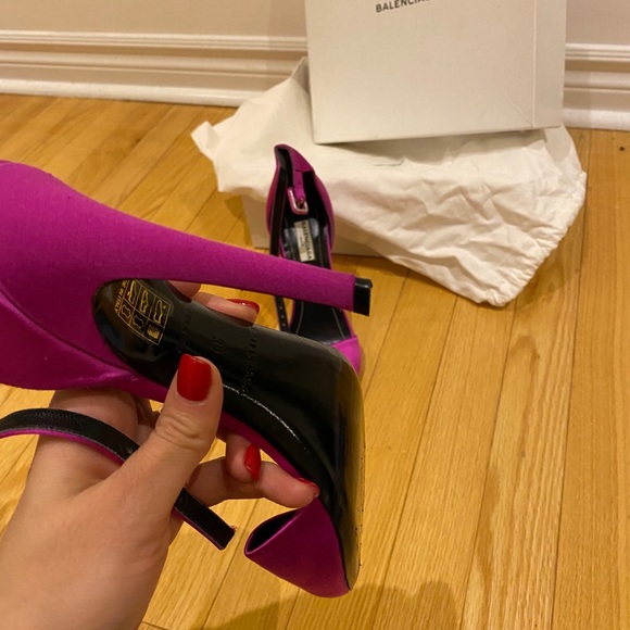 Shoes - Picture 5 of 5